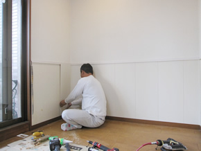 つめとぎ防止腰壁施工中